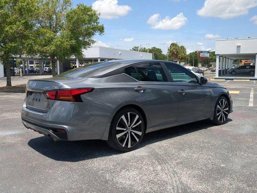 2022 Nissan Altima SR FWD