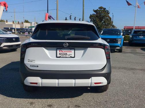 2026 Nissan Kicks SV