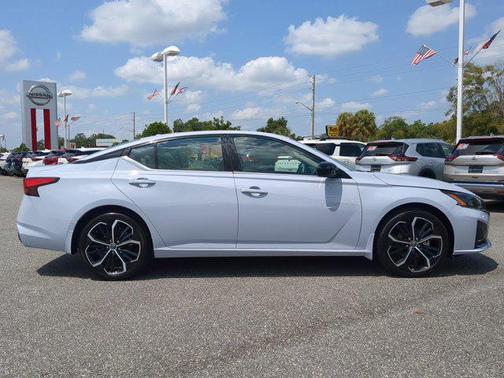 2023 Nissan Altima SR FWD