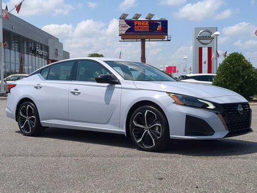 2023 Nissan Altima SR FWD