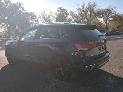 2024 Volkswagen Taos 1.5T SE