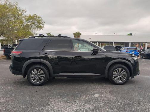 2024 Nissan Pathfinder SV FWD