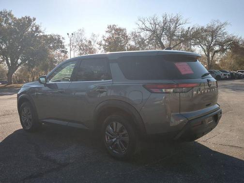 2025 Nissan Pathfinder S FWD