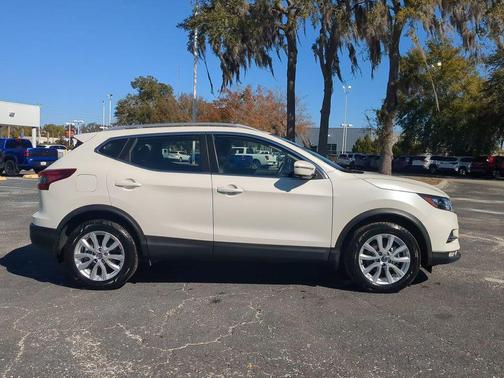 2022 Nissan Rogue Sport SV