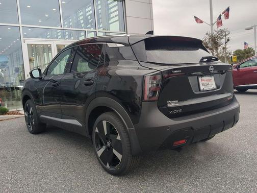 2025 Nissan Kicks SR