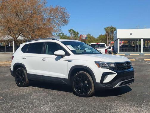 2024 Volkswagen Taos 1.5T SE