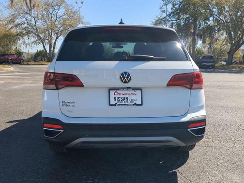 2024 Volkswagen Taos 1.5T SE