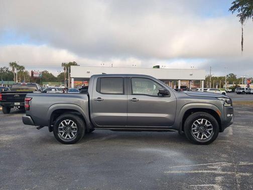2024 Nissan Frontier SL