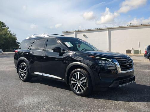 2025 Nissan Pathfinder Platinum FWD