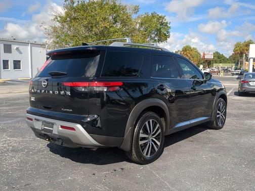 2025 Nissan Pathfinder Platinum FWD