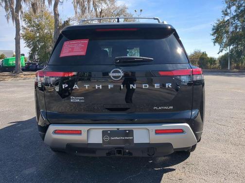 2025 Nissan Pathfinder Platinum FWD