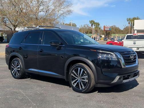 2025 Nissan Pathfinder Platinum FWD
