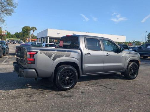 2023 Nissan Frontier SV