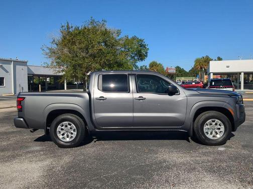 2024 Nissan Frontier SV