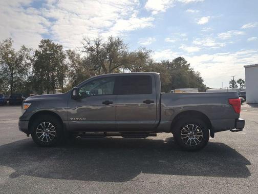 2024 Nissan Titan SV