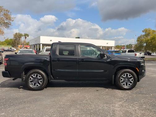 2024 Nissan Frontier SL