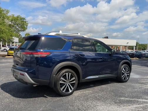 2024 Nissan Pathfinder Platinum FWD