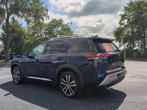 2024 Nissan Pathfinder Platinum FWD