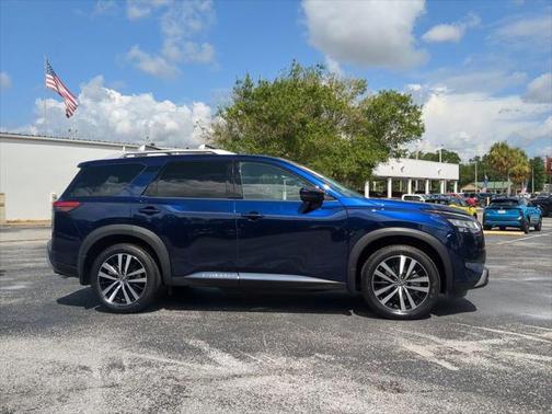 2024 Nissan Pathfinder Platinum FWD