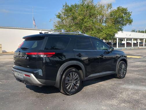 2022 Nissan Pathfinder SL 2WD