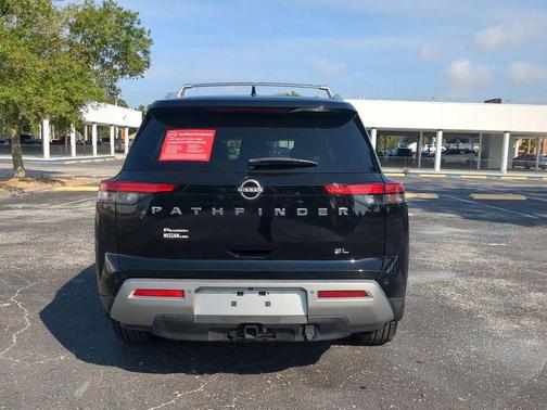 2022 Nissan Pathfinder SL 2WD