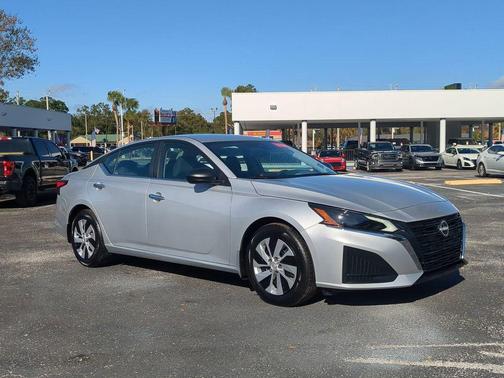 2025 Nissan Altima S FWD