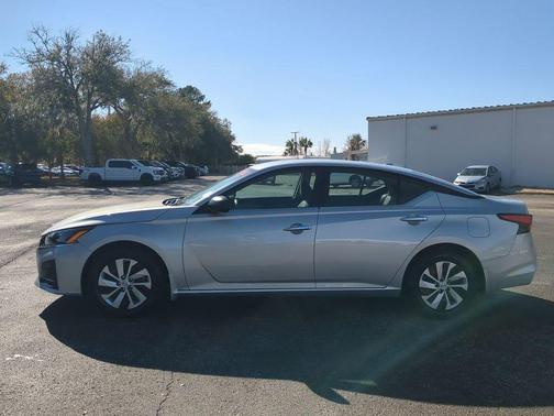 2025 Nissan Altima S FWD