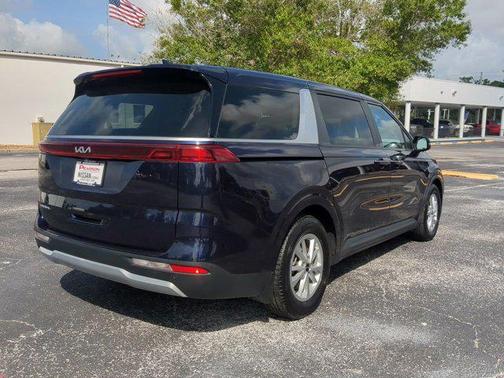 2024 Kia Carnival LX
