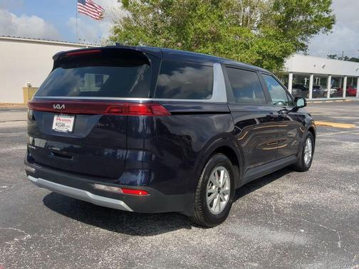 2024 Kia Carnival LX