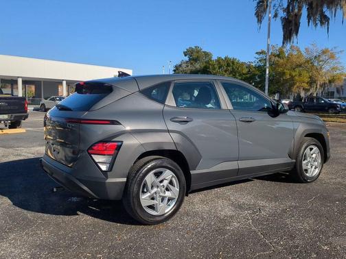 2025 Hyundai KONA SE