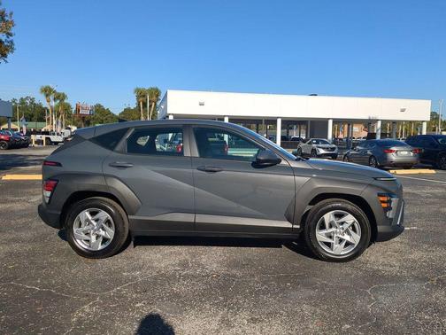 2025 Hyundai KONA SE