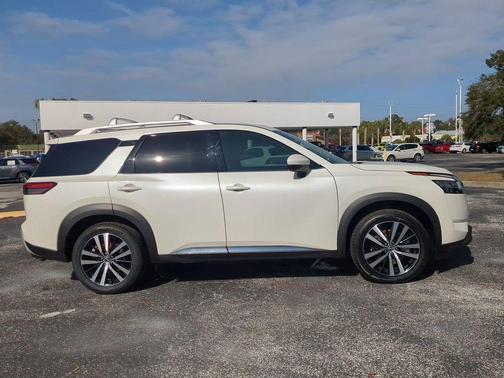2023 Nissan Pathfinder Platinum 4WD