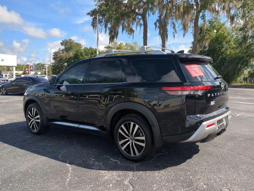 2025 Nissan Pathfinder Platinum FWD