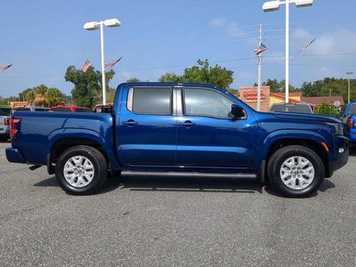 Deep Blue Pearl 2022 Nissan Frontier SV