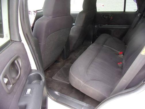 White 2004 Chevrolet Blazer LS