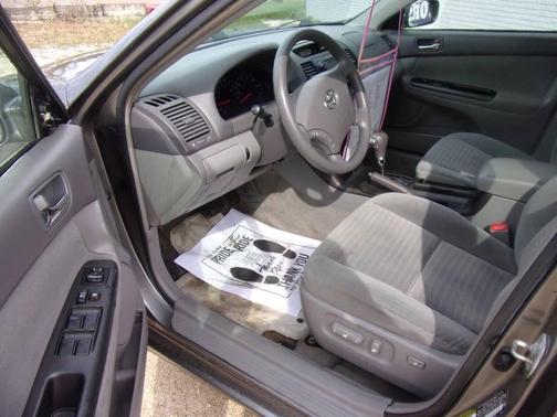 2005 Toyota Camry LE