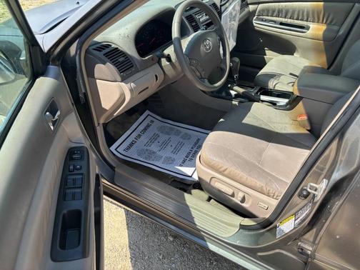 Pewter 2005 Toyota Camry LE