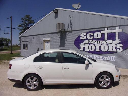 Off White 2008 Volkswagen Jetta SEL