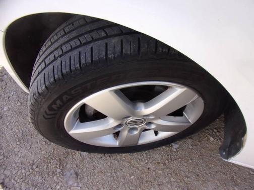 Off White 2008 Volkswagen Jetta SEL
