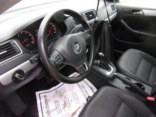 Blue 2011 Volkswagen Jetta SEL