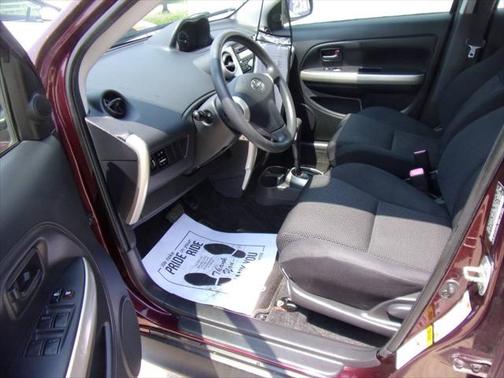 2005 Scion xA Base 4dr Hatchback