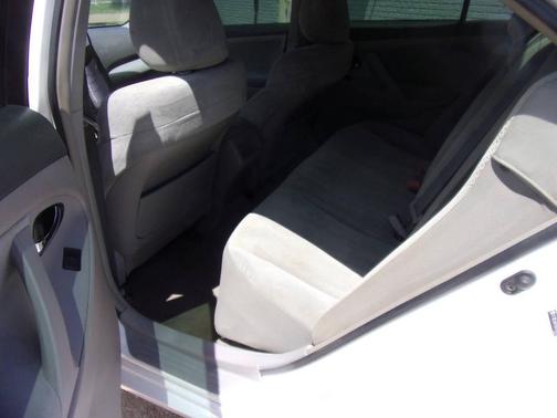 White 2009 Toyota Camry LE