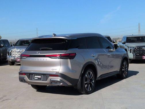 2022 INFINITI QX60 Luxe