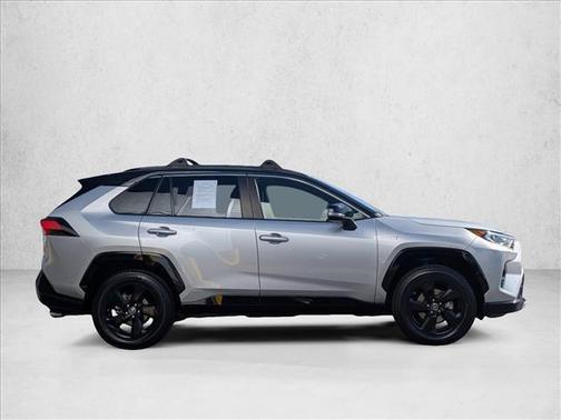 Silver Sky Metallic w/Black Roof 2019 Toyota RAV4 Hybrid SE