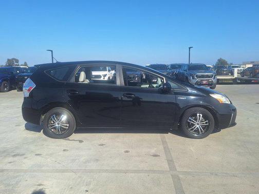 2014 Toyota Prius v Five