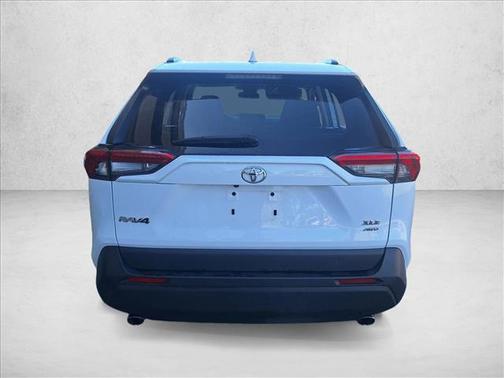 Ice Cap 2024 Toyota RAV4 XLE