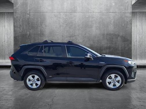 2020 Toyota RAV4 Hybrid XLE