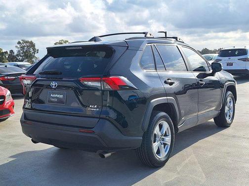 2020 Toyota RAV4 Hybrid XLE