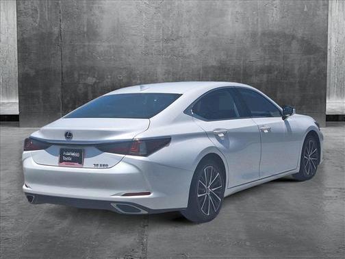 2022 Lexus ES 350 Base