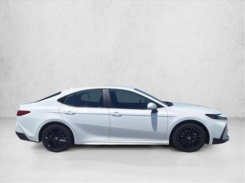 Ice Cap 2025 Toyota Camry SE